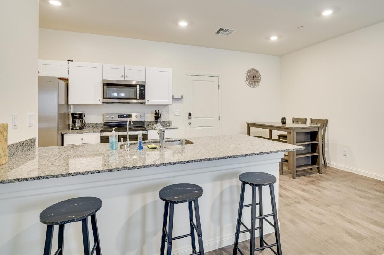 Holiday home Inviting Henderson Townhome With Community Pool! *