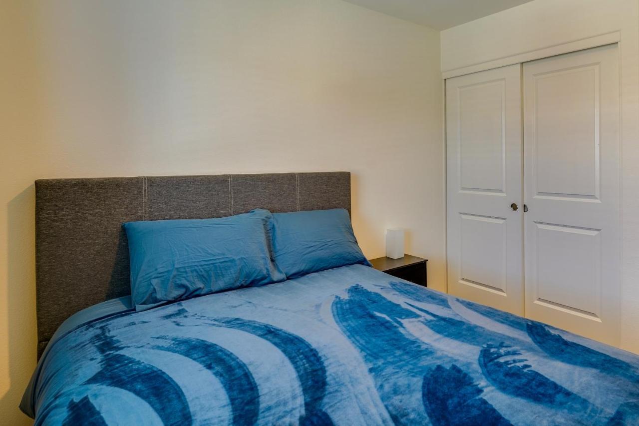 Holiday home Inviting Henderson Townhome With Community Pool!