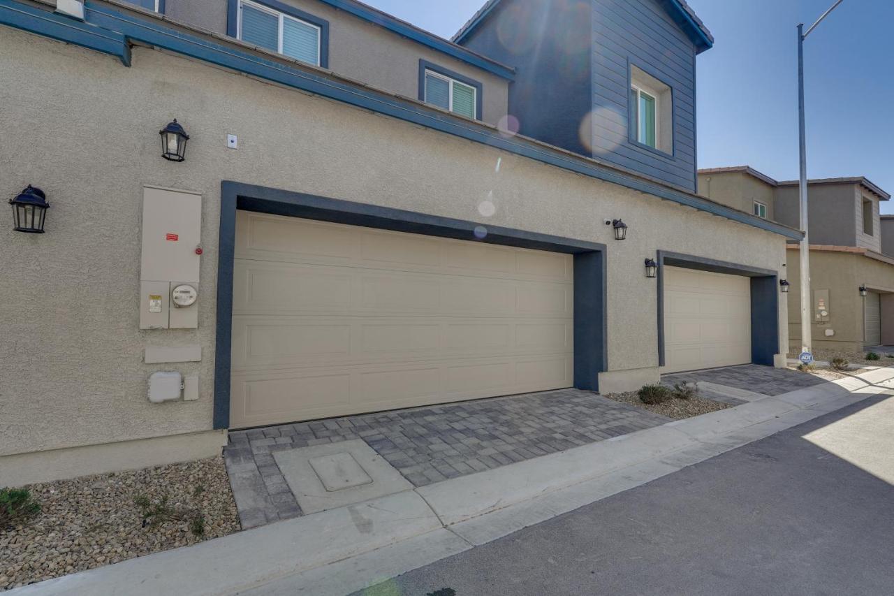 Inviting Henderson Townhome With Community Pool! Las Vegas