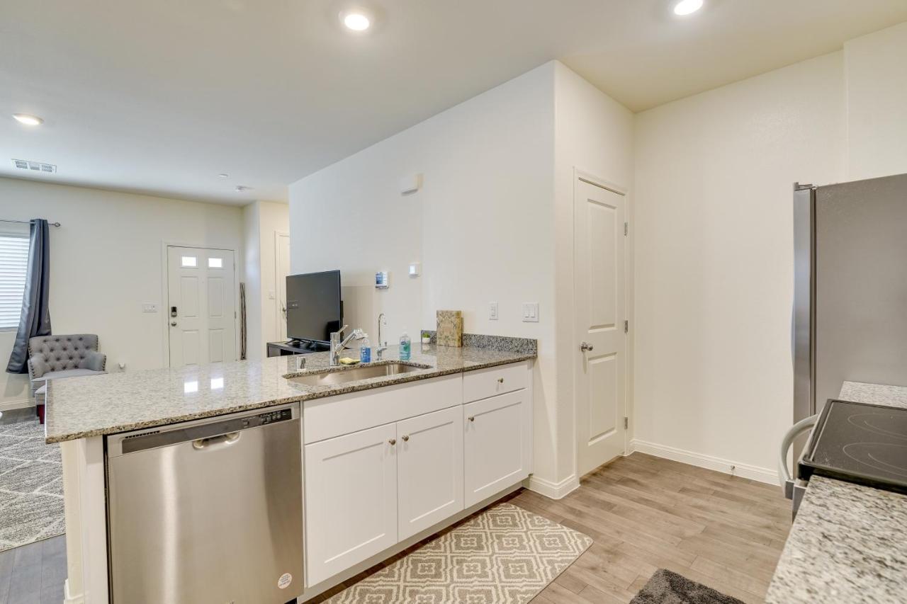 Holiday home Inviting Henderson Townhome With Community Pool!