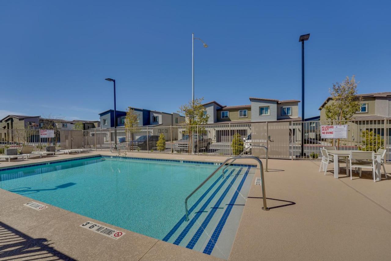 Holiday home Inviting Henderson Townhome With Community Pool! *