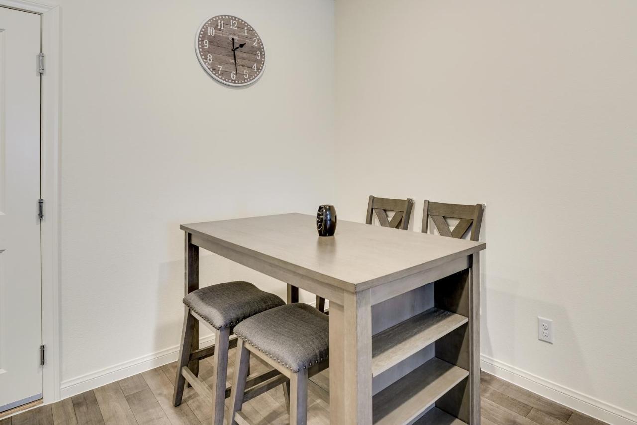 Holiday home Inviting Henderson Townhome With Community Pool! *