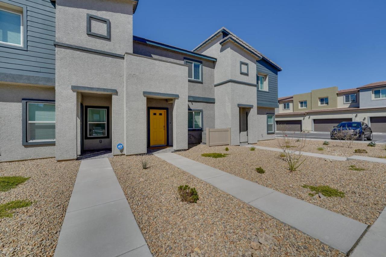 Inviting Henderson Townhome With Community Pool! *