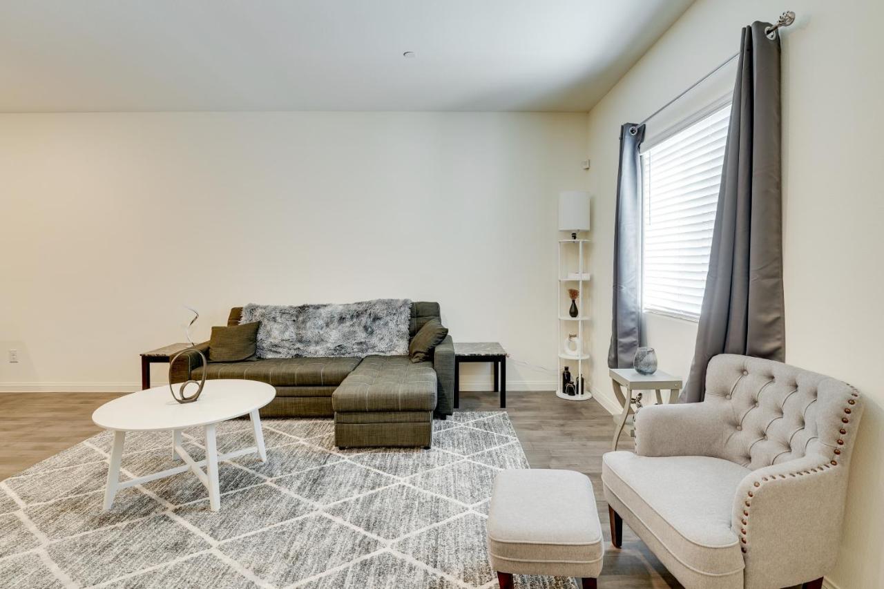 Inviting Henderson Townhome With Community Pool!