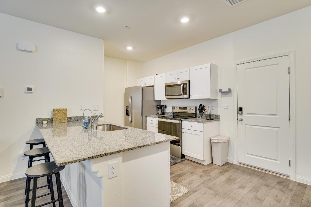 Holiday home Inviting Henderson Townhome With Community Pool! Las Vegas
